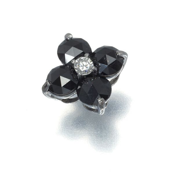 ブラック&クリア ダイヤペンダントトップ ダイヤモンド 1.50ct フラワー K18WG 