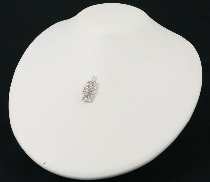 ダイヤ 0.80ct テーパーカット  ペンダントトップ K18WG 