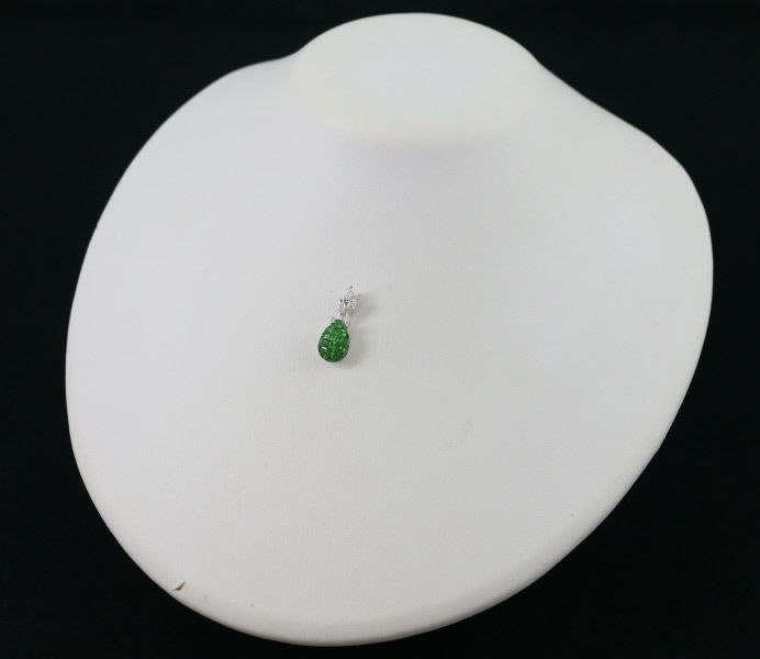 グリーンガーネット 2.05ｃｔ ダイヤ 0.28ｃｔ ミステリーセッティング ペンダントトップ K18WG