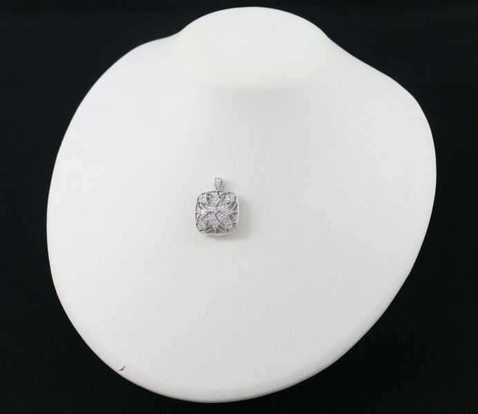 ミキモト ペンダントトップ ダイヤ 0.48ct ダンシング フラワー 透かし ミルグレイン K18WG 