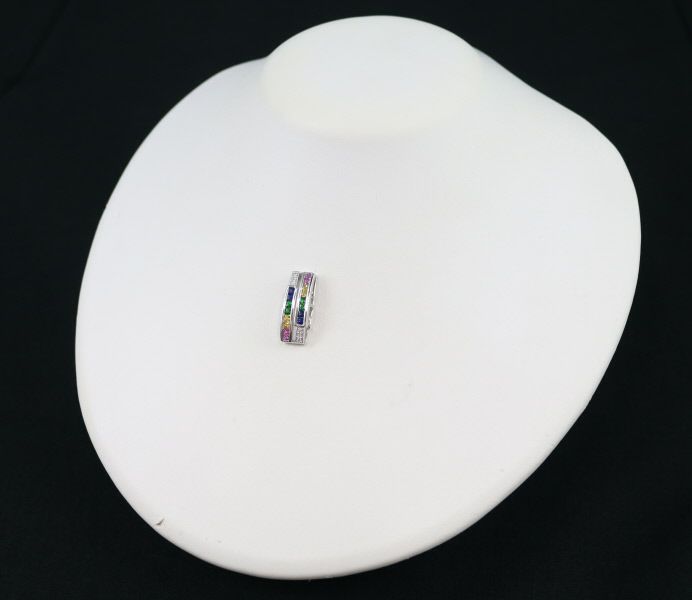 サファイア 0.75ct グリーンガーネット 0.25ct ダイヤ マルチカラー ペンダントトップ K18WG