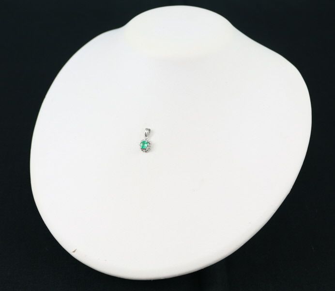 エメラルド 0.38ct ダイヤ 0.04ct クラシック  ペンダントトップ Pt900 