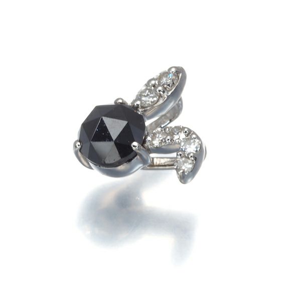 ブラック&クリア ダイヤ 0.50ct/0.07ct ウサギ アニマル ペンダントトップ K18WG 