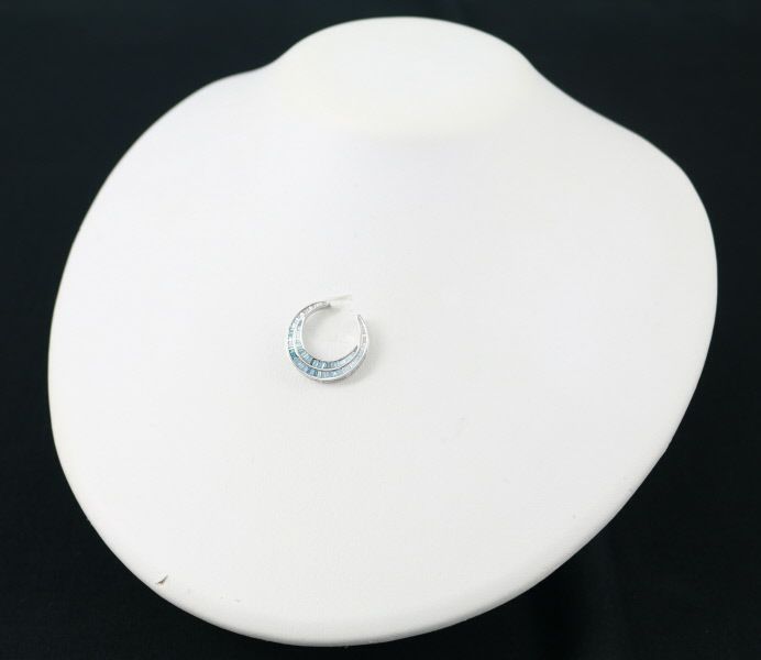 GSTV ペンダントトップ ブルーダイヤ 0.60ct ムーン グラデーション テーパー K18WG 