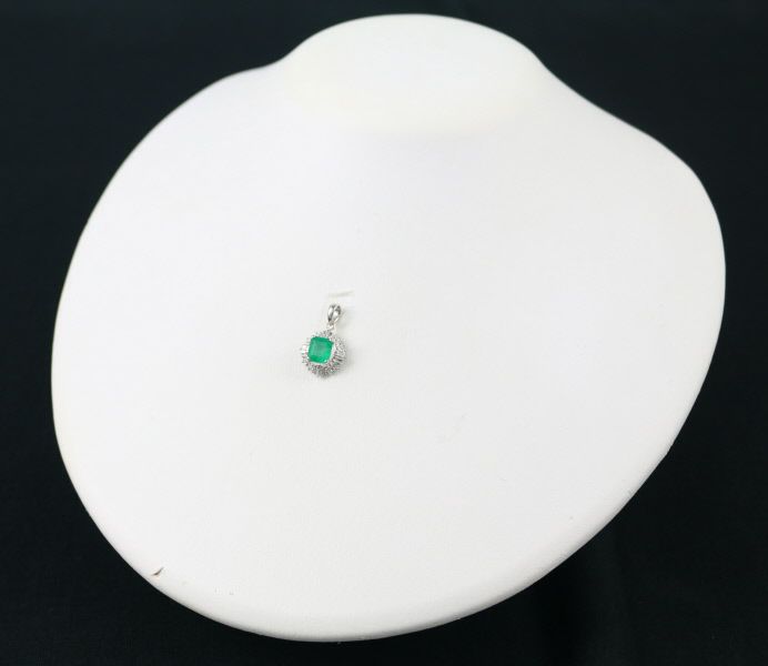 エメラルド 1.09ct ダイヤ 0.12ct クラシック ペンダントトップ Pt900 ソーティング