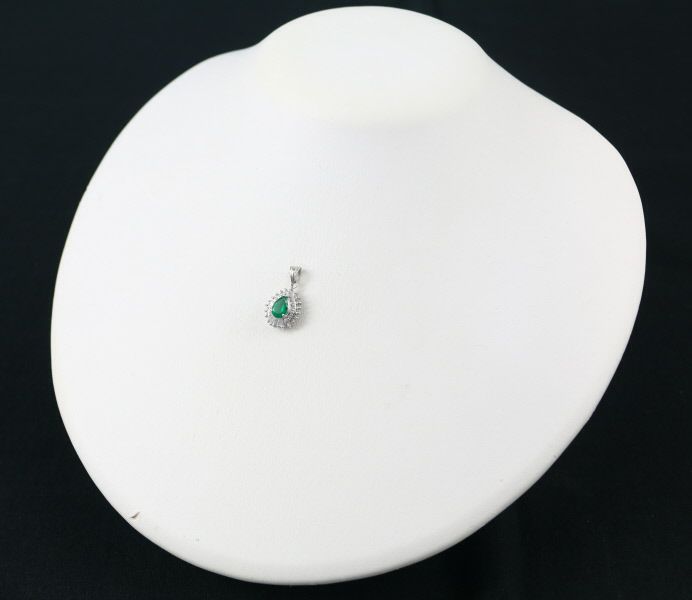 エメラルド 0.52ct ダイヤ 0.28ct ティアドロップ クラシック ペンダントトップ Pt900 