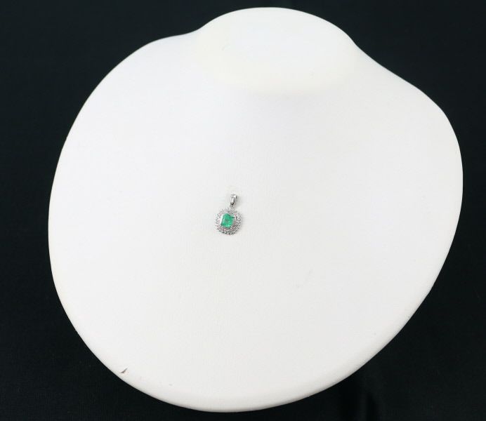 エメラルド 0.60ct ダイヤ 0.29ct クラシック ペンダントトップ Pt900 
