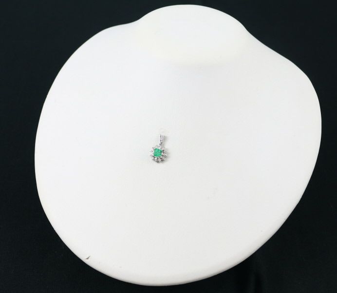 エメラルド 0.50ct ダイヤ 0.15ct クラシック  ペンダントトップ Pt900 