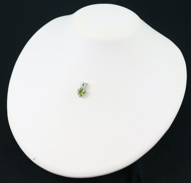 ペリドット 1.82ct ダイヤ 0.05ct   ペンダントトップ K18WG 