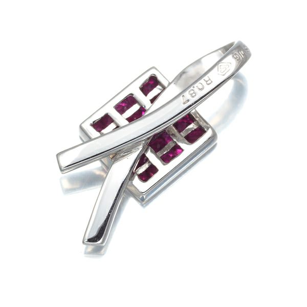 レ・エッセンシャル ペンダントトップ ルビー 0.87ct ミステリーセッティング K18WG 