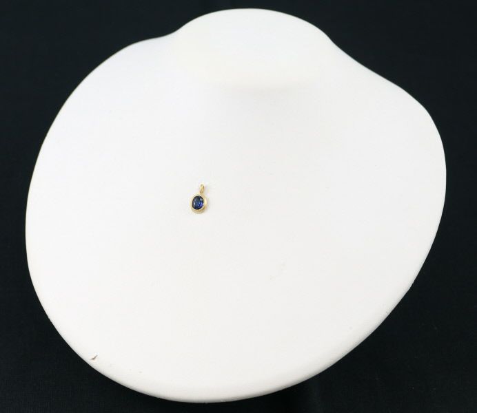 サファイア 0.775ct  艶消し ペンダントトップ K18YG 