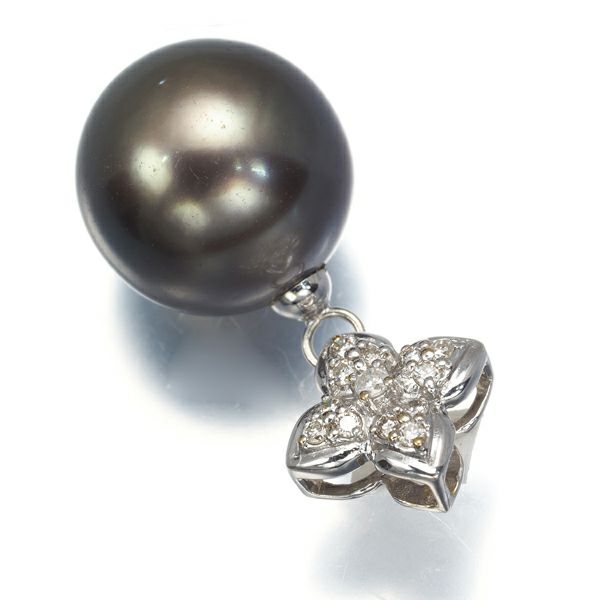 ブラックパール 黒蝶真珠 12.8mm ダイヤ 0.12ct フラワー 揺れる  ペンダント K18WG 