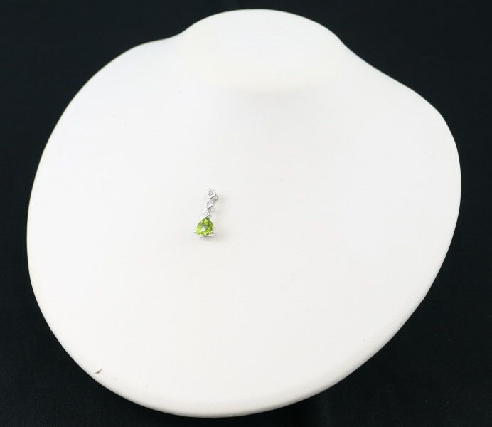タサキ ペンダントトップ ペリドット ダイヤ 0.03ct トリリアント 揺れる K18WG 