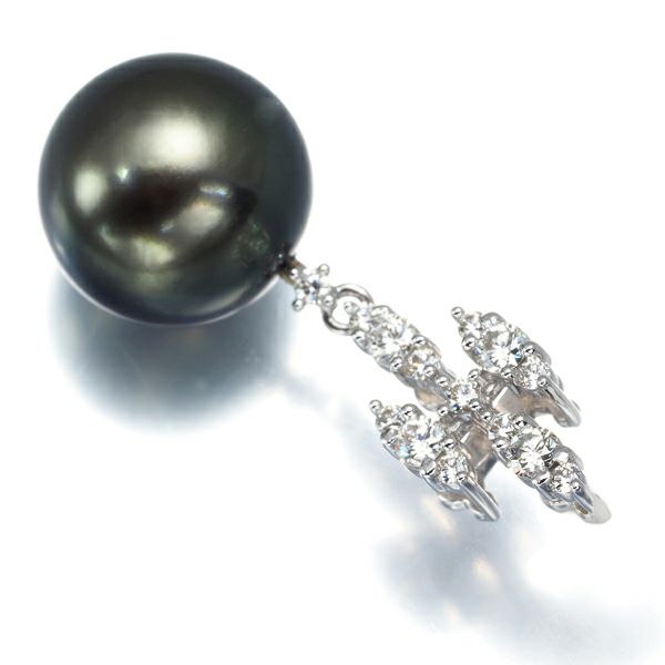 タサキ ペンダントトップ ブラックパール 黒蝶真珠 10.8mm ダイヤ 0.21ct   K18WG 