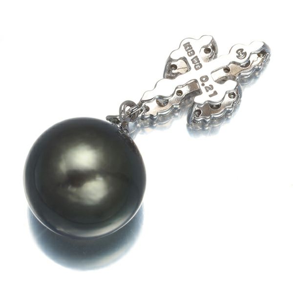 タサキ ペンダントトップ ブラックパール 黒蝶真珠 10.8mm ダイヤ 0.21ct   K18WG 