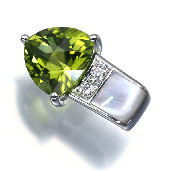 タサキ ペンダントトップ ペリドット 2.62ct シェル ダイヤ 0.04ct   K18WG 