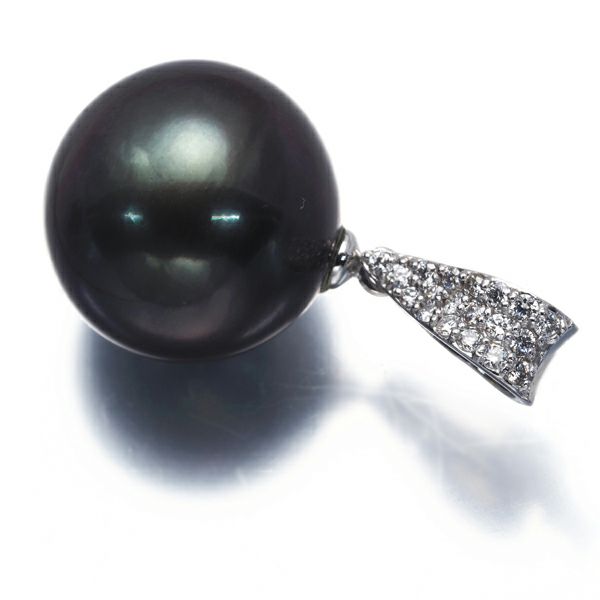 ブラックパール　黒蝶真珠 14.2mm ダイヤ 　0.13ct   ペンダントトップ K18WG 